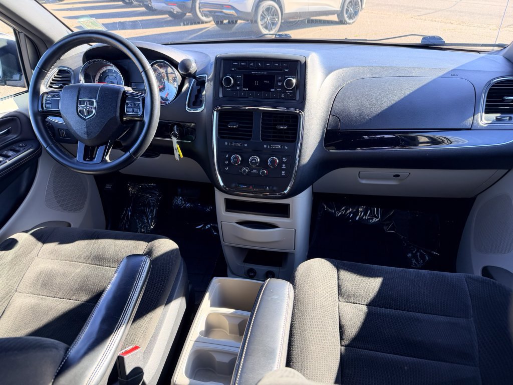 Used 2016 Dodge Grand Caravan SE FWD image 9