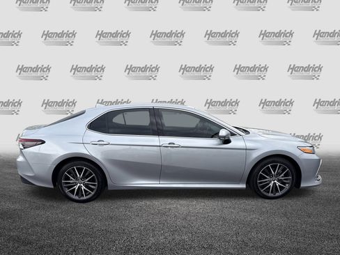 Used 2023 Toyota Camry XLE FWD image 11