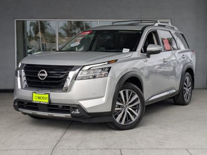 Used 2022 Nissan Pathfinder Platinum w/ Cargo Package