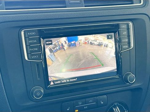 Used 2018 Volkswagen Jetta SE FWD image 13