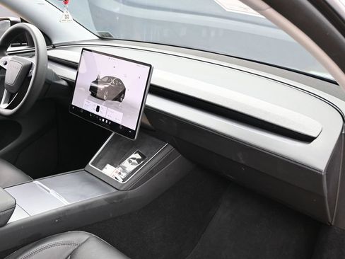Used 2026 Tesla Model Y Long Range RWD image 37