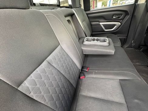 Used 2018 Nissan Titan SV image 32