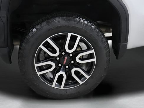 Used 2022 GMC Sierra 1500 AT4 w/ AT4 Premium Package image 12