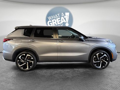 Used 2022 Mitsubishi Outlander SE AWD/4WD image 2