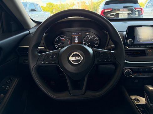 Used 2024 Nissan Altima 2.5 S FWD image 18