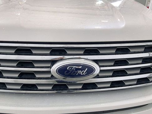 Used 2019 Ford Expedition Max Limited w/ Driver Assistance Package RWD image 27