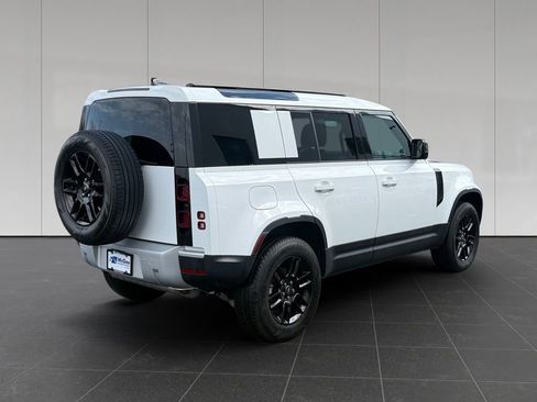 Used 2025 Land Rover Defender 110 S image 5