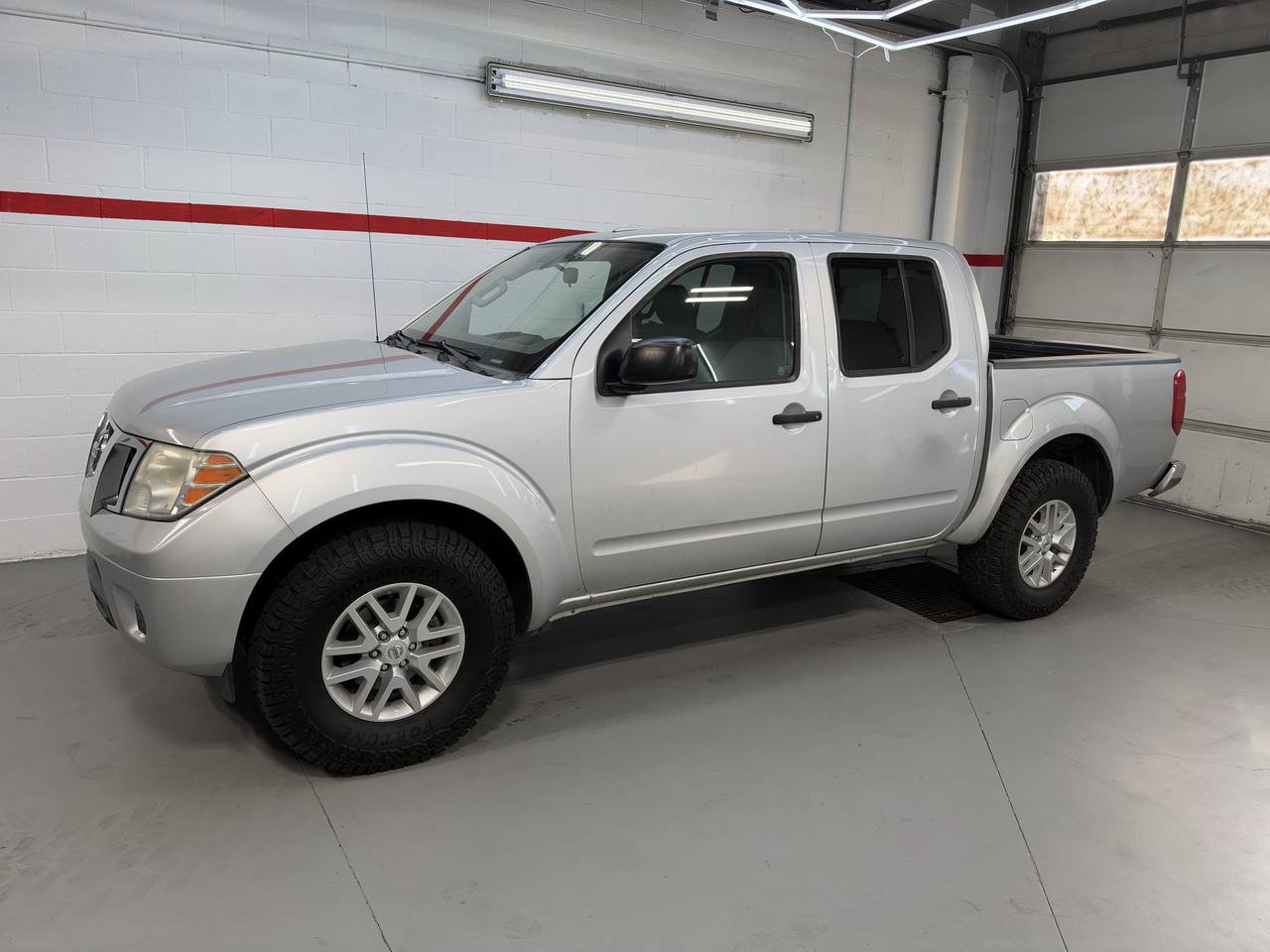 Used 2017 Nissan Frontier SV AWD/4WD image 2