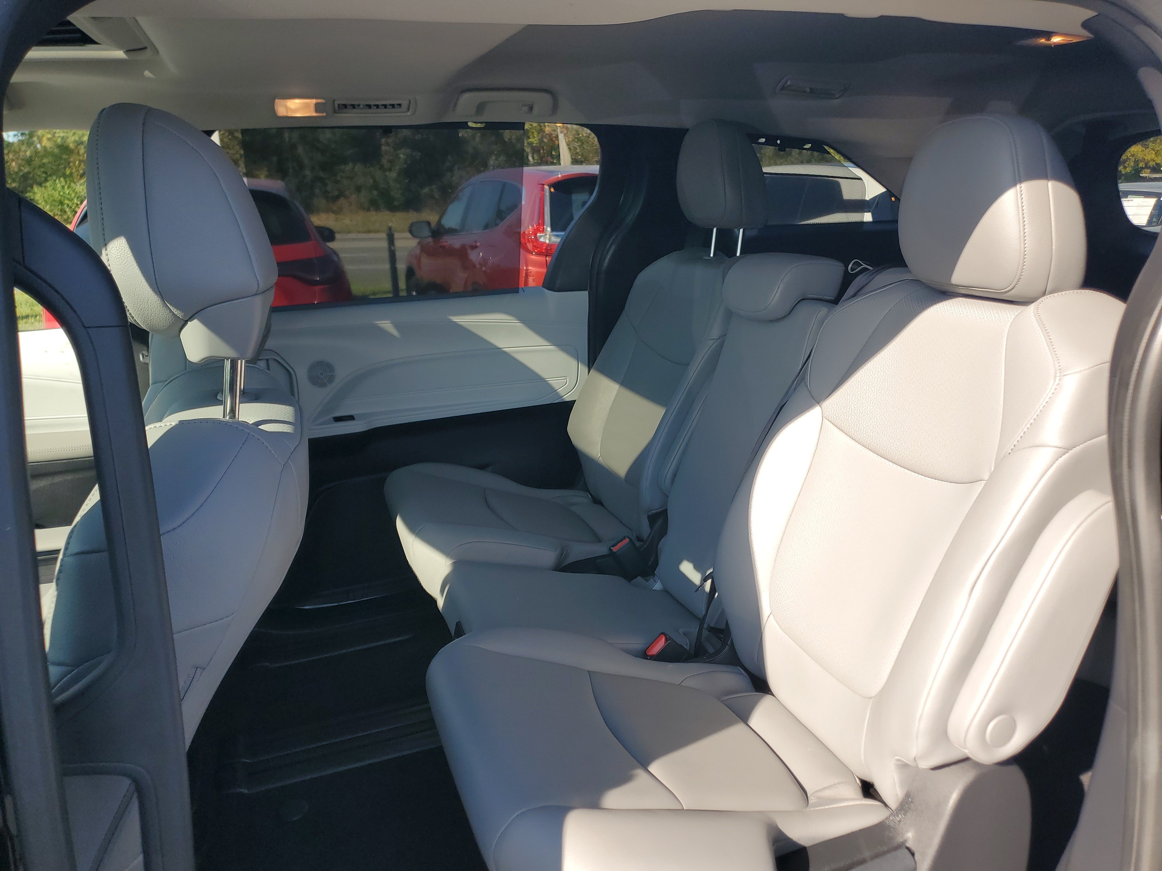 Certified 2026 Toyota Sienna XLE FWD image 12