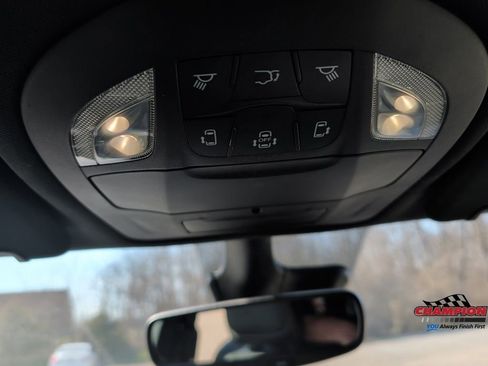 Used 2019 Jeep Renegade Altitude w/ Quick Order Package 2XM image 23