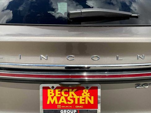 Used 2019 Lincoln Nautilus Reserve image 28