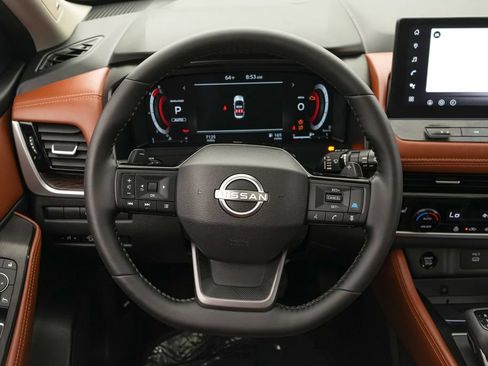 Used 2025 Nissan Rogue Platinum AWD/4WD image 14
