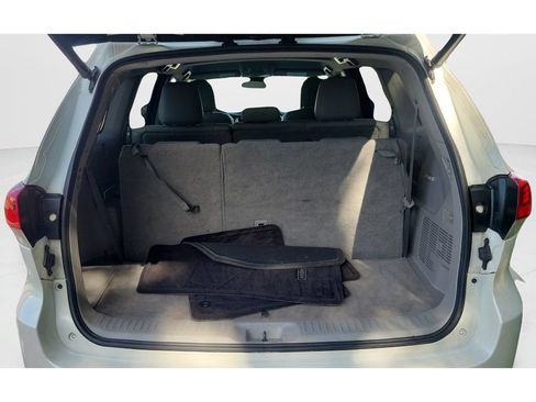 Used 2018 Toyota Highlander Plus FWD image 9