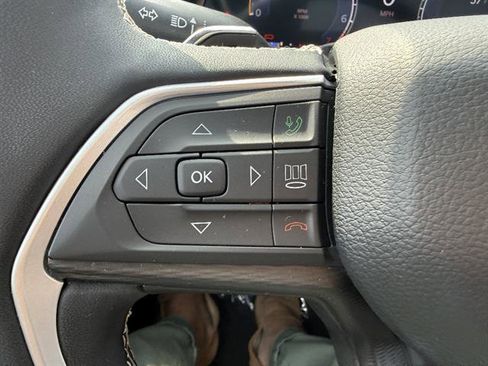 Used 2023 Jeep Grand Cherokee Altitude AWD/4WD image 37