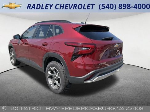 Used 2025 Chevrolet Trax LT FWD image 12