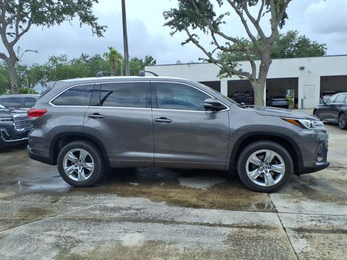 Used 2017 Toyota Highlander Limited image 8