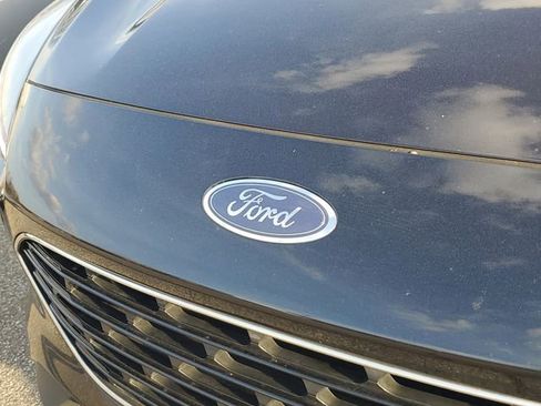 Used 2021 Ford Escape SE w/ SE Sport Appearance Package image 5