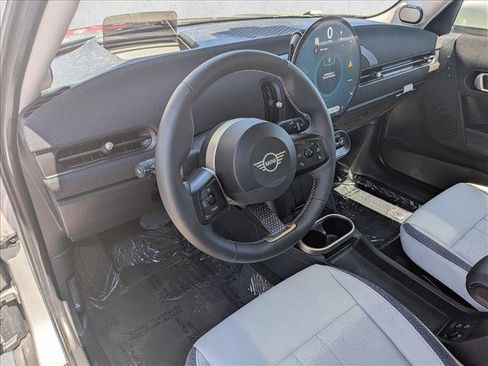 Certified 2025 MINI Cooper 4-Door Hardtop FWD image 10