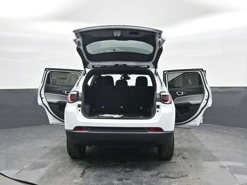 Used 2025 Jeep Compass Sport w/ Mopar Graphics Package image 45