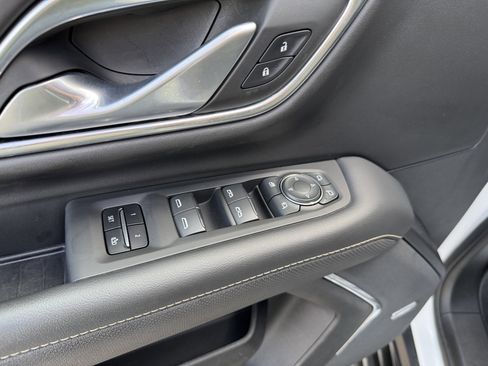 Used 2022 Chevrolet Suburban Premier image 8