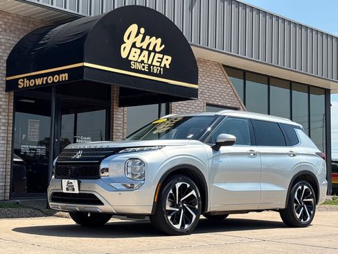 Used 2024 Mitsubishi Outlander 4WD Plug-In Hybrid image 1