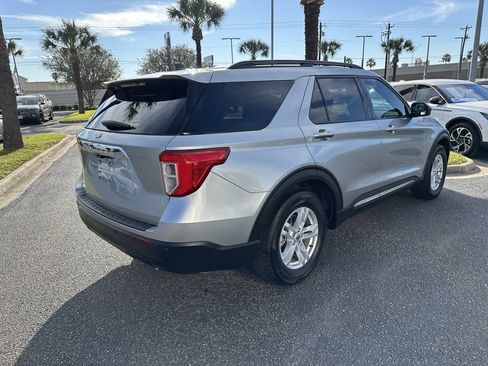 Used 2023 Ford Explorer XLT image 6