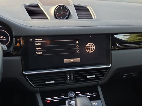 Used 2023 Porsche Cayenne Platinum Edition image 25