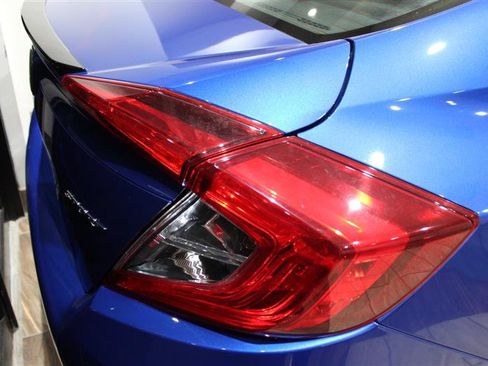 Used 2019 Honda Civic Sport image 11