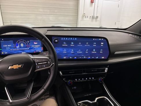 Used 2024 Chevrolet Traverse LT FWD image 13