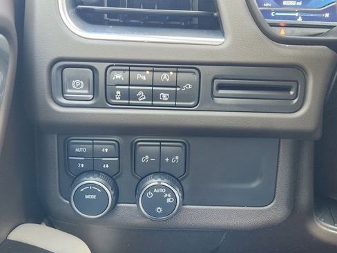 Used 2022 Chevrolet Tahoe Z71 w/ Luxury Package image 24