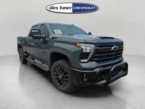 Used 2025 Chevrolet Silverado 2500 LT w/ Trail Boss Package AWD/4WD image 2