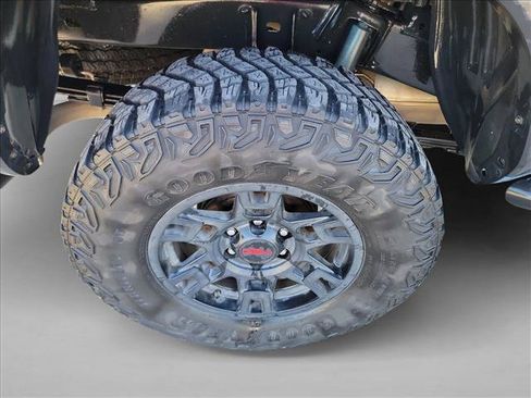 Used 2019 Toyota Tacoma TRD Off-Road AWD/4WD image 11