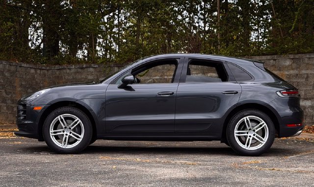 Used 2023 Porsche Macan AWD/4WD image 10