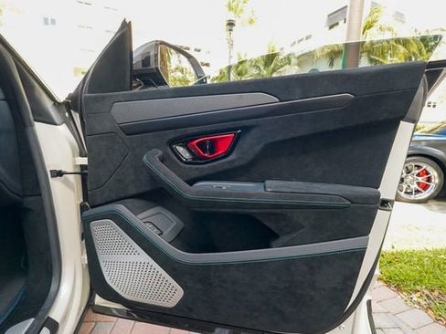 Used 2023 Lamborghini Urus Performante image 86