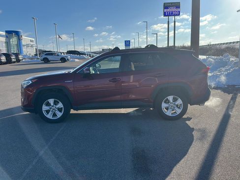 Used 2020 Toyota RAV4 XLE w/ XLE Grade Weather Package image 6