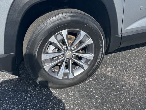 Used 2025 Chevrolet Equinox LT w/ Convenience Package II image 4