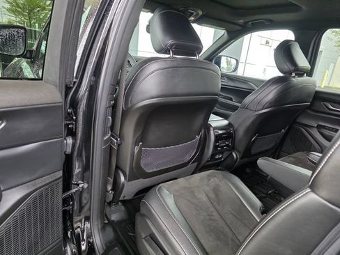 Used 2023 Jeep Grand Cherokee L Laredo AWD/4WD image 19