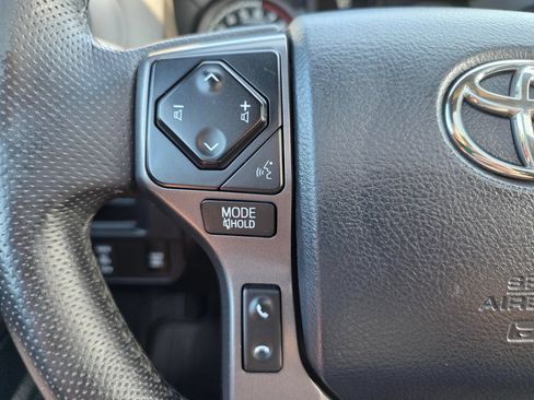 Used 2016 Toyota Tacoma TRD Sport AWD/4WD image 21