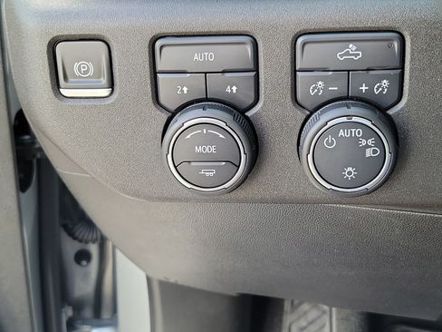 Used 2024 Chevrolet Silverado 1500 LT AWD/4WD image 19