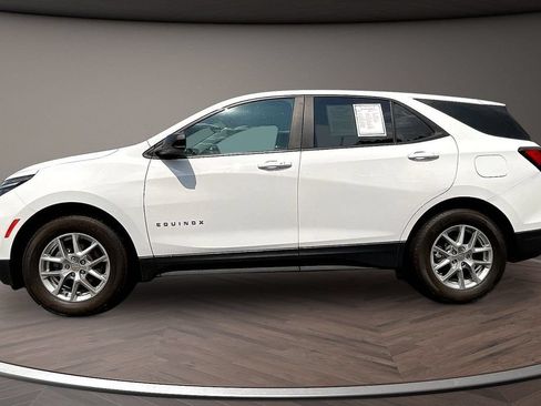 Used 2024 Chevrolet Equinox LS w/ LS Convenience Package FWD image 8