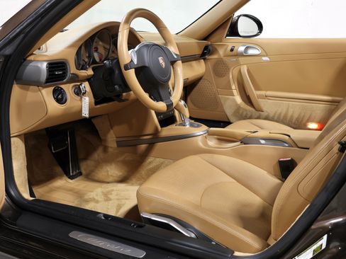 Used 2011 Porsche 911 Cabriolet image 39