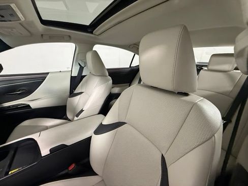 Used 2024 Lexus ES 350 w/ Premium Package FWD image 8