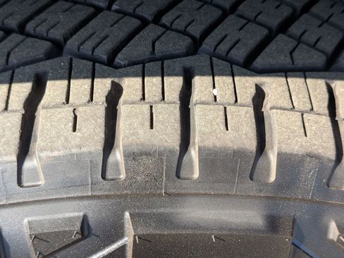 Used 2024 Tesla Cybertruck AWD Crew Cab image 11