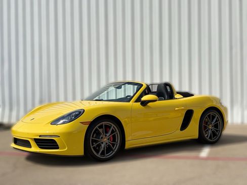 Used 2021 Porsche 718 Boxster S RWD image 3