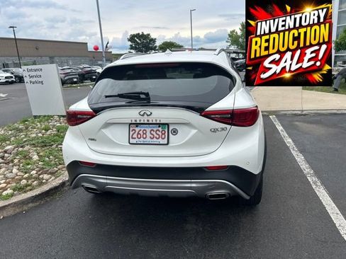 Used 2017 INFINITI QX30 Premium w/ Navigation Package AWD/4WD image 5