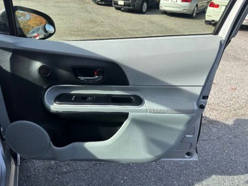 Used 2014 Toyota Prius C Four image 33