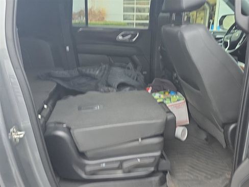 Used 2023 Chevrolet Suburban LT w/ Luxury Package image 16