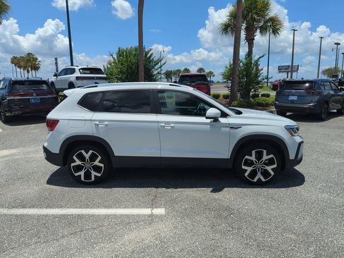 Used 2022 Volkswagen Taos SEL AWD/4WD image 3