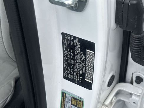 Used 2024 Hyundai Elantra Limited FWD image 18