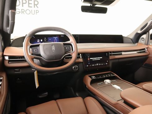 New 2025 Lincoln Navigator L Reserve image 2